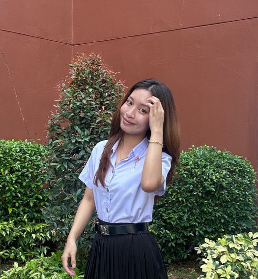 นางสาวพีรดา ดาวเรือง